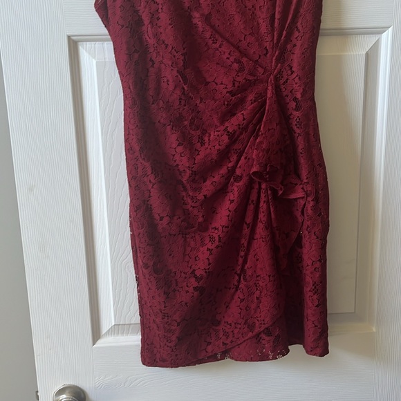 Metaphor Sleeveless Red Lace Dress - Picture 4 of 6
